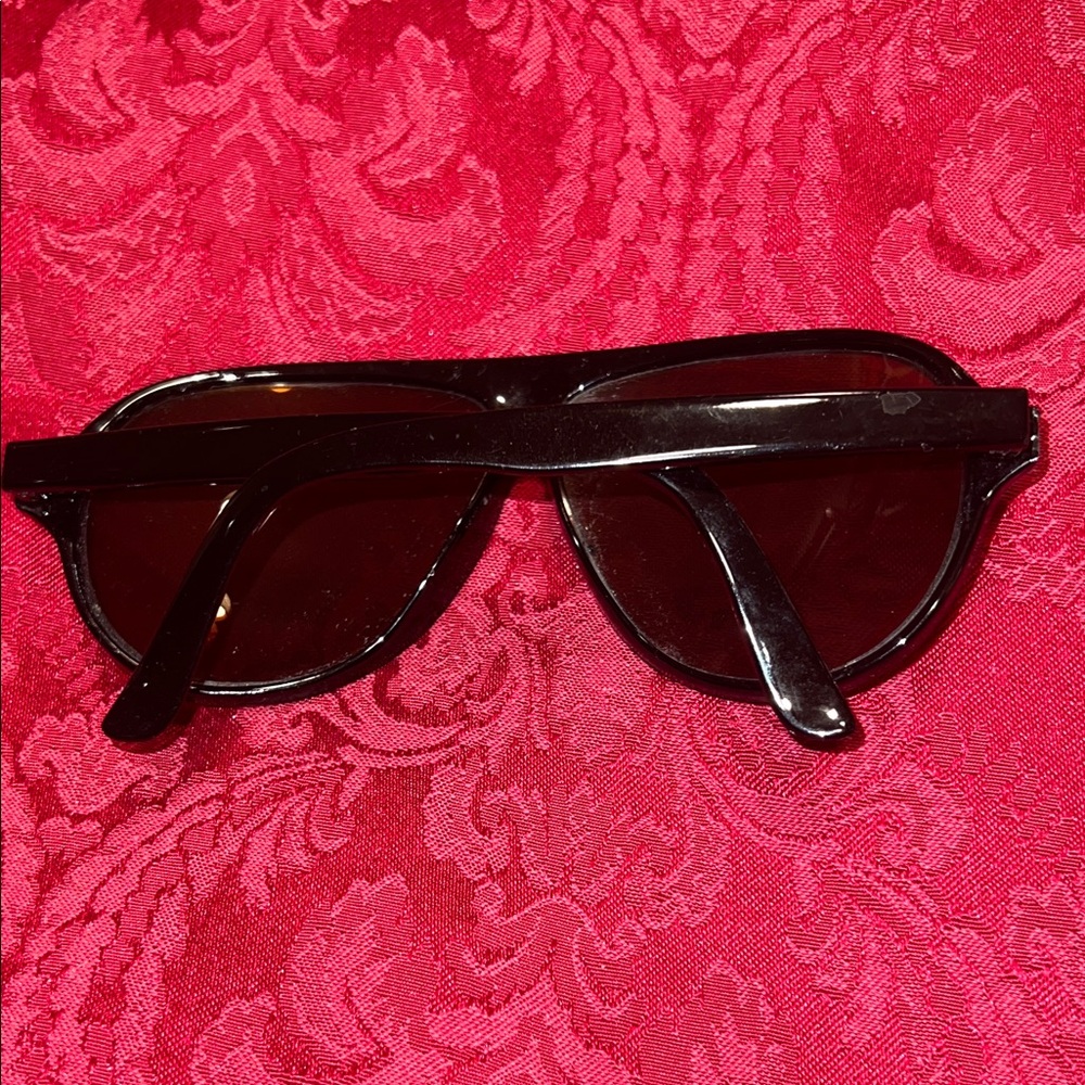 Classic Black Sunglasses - Picture 2 of 3